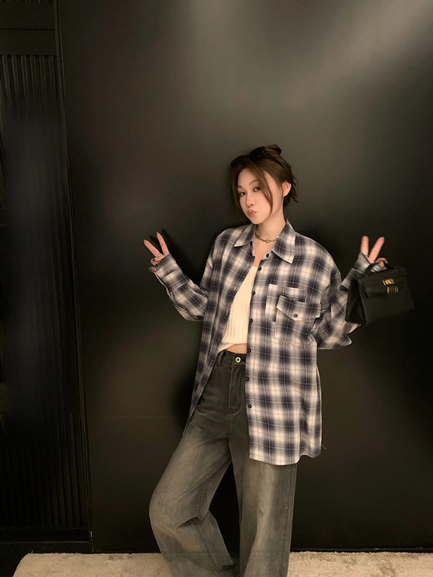 

Свободная женская рубашка с V-образным вырезом, длинными рукавами, на пуговицах, с перекрестным дизайном, осенняя, повседневная, модная, в художественном стиле, для работы и отдыха