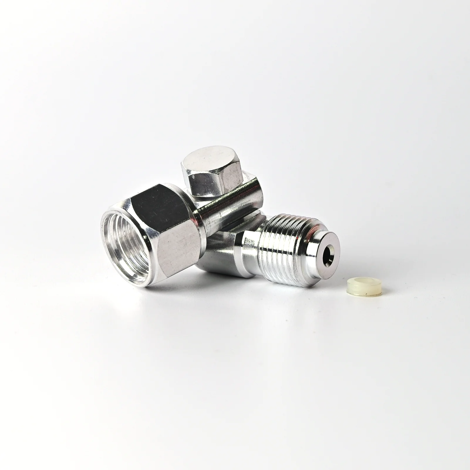 

235486 Поворотное соединение безвоздушного распылителя краски, резьба 7/8 дюймов, вращение на 180 градусов (300 фунтов на квадратный дюйм, максимальное рабочее давление)