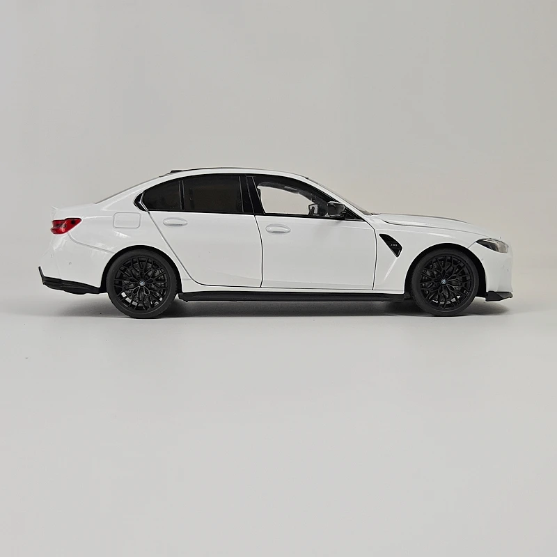 1-18-simulation-bmw-m3-cs-lci-alloy-car-model-steering-shock-absorber-sedan-gift-door-and-engine-hood-trunk-can-be-opened