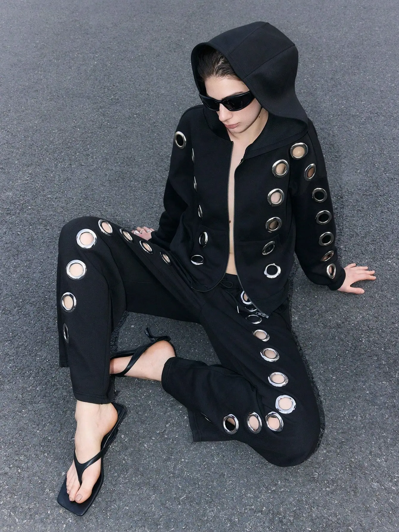 

Новые мужские и женские брюки 2025 года, однотонные беговые брюки на шнурке, свободные полые брюки, мужская уличная одежда, модная одежда Y2K