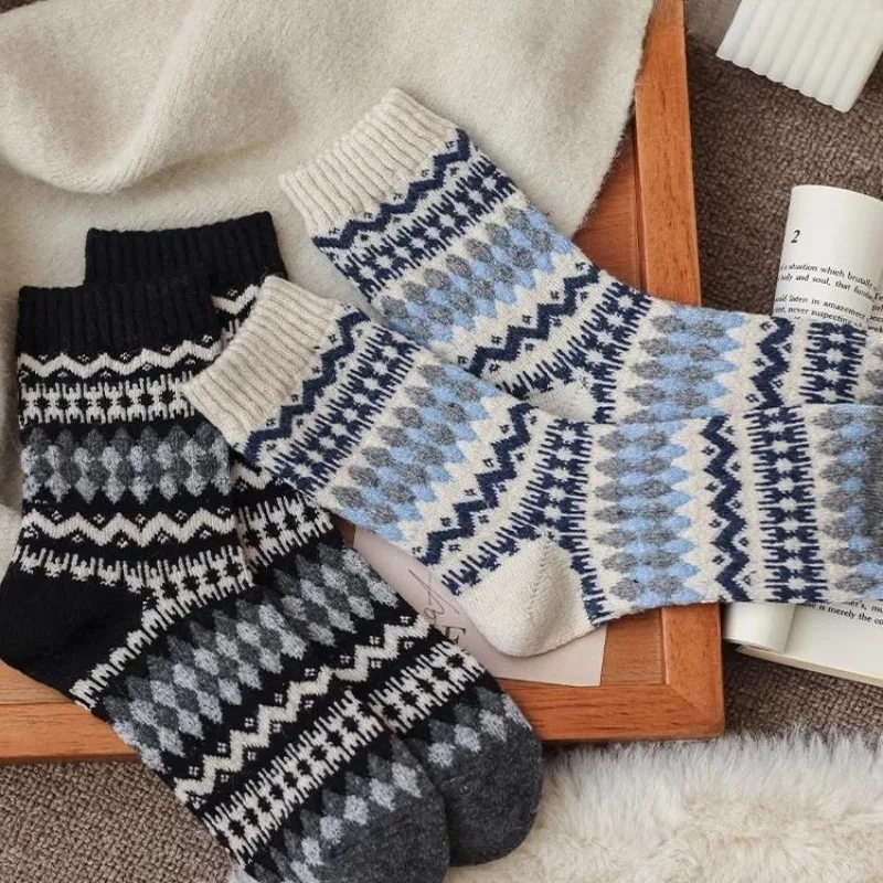 5 pares de calcetines Vintage de lana a media pantorrilla para mujer Otoño Invierno estilo étnico calcetines escolares largos y gruesos cálidos con estampado calcetines calientes acogedores 2025