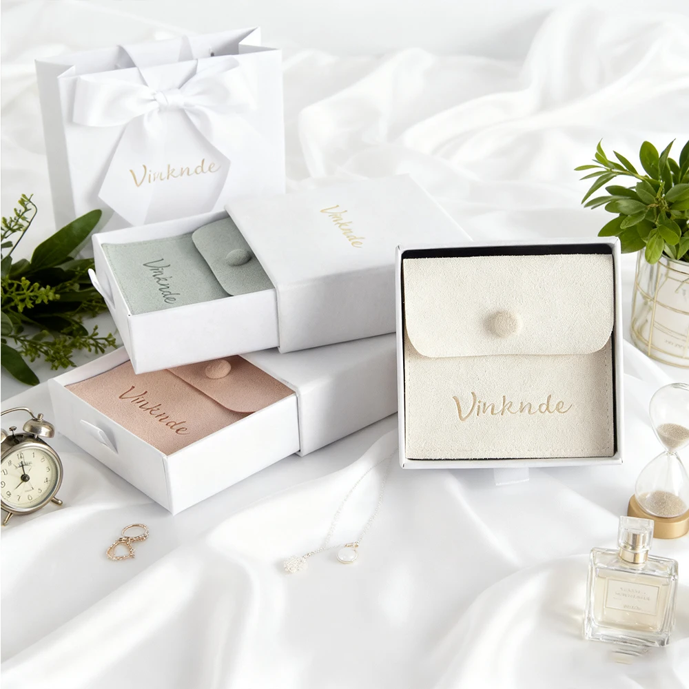 

Персонализированный логотип, поздравительная открытка, ожерелье, браслет, подарочная упаковка, бумажный ящик, коробка для сережек, кольцо из микрофибры, сумка на кнопках