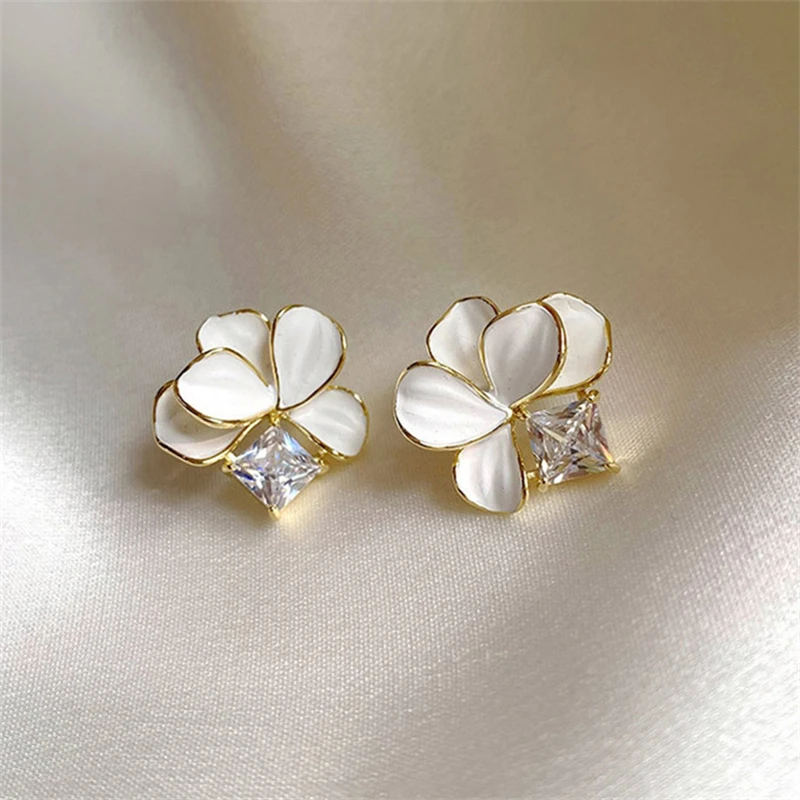 Green Petal CZ Crystal Stud Earring for Women Golden Korean Temperament Design Trend Simple Cute LOVE Wedding  Jewelry Girl Gift