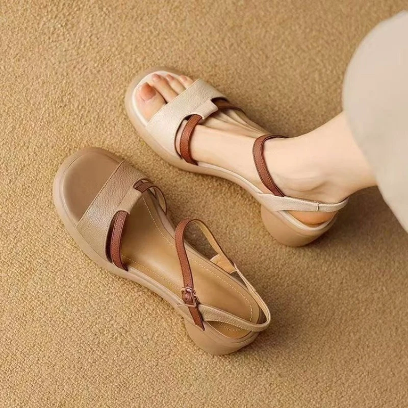 2026 Neue Damen-Sandalen aus weichem Leder mit klobigem Absatz, rutschfeste Plateau-Keilsandalen, lässige Colorblock-Sandalen mit offener Zehenpartie und Knöchelriemen