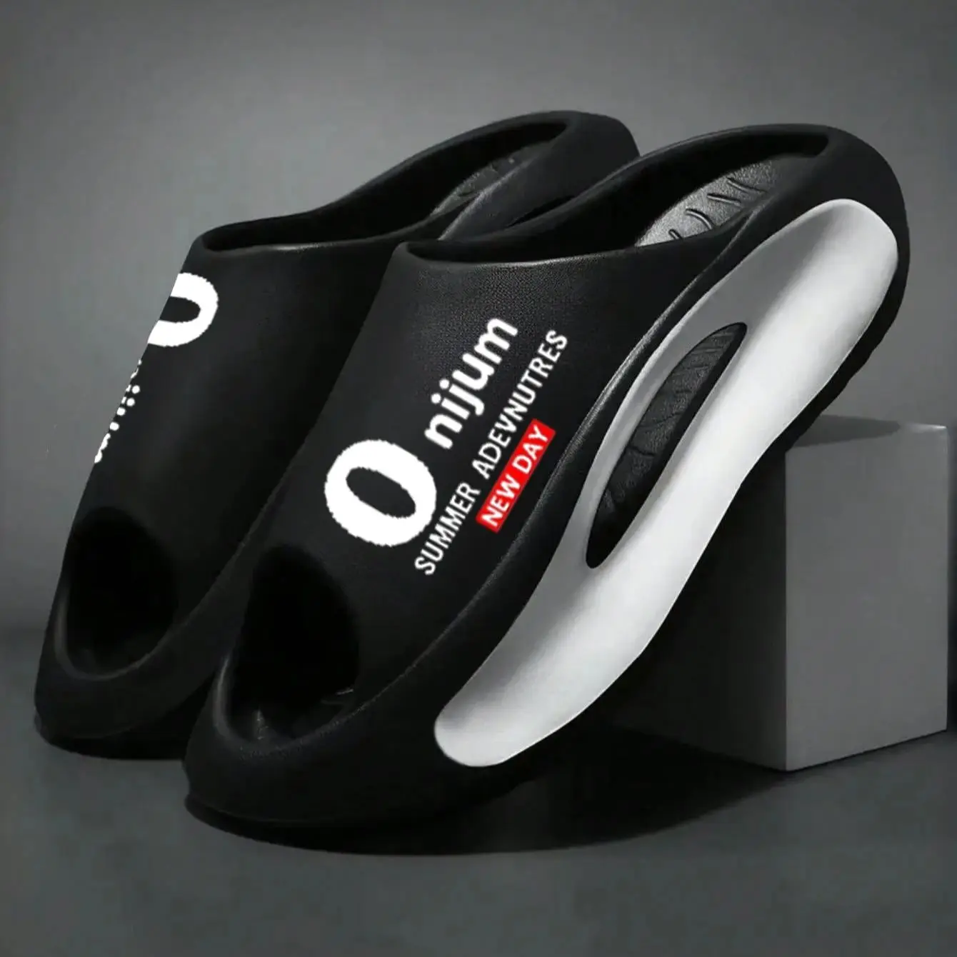 

Новые повседневные мужские тапочки с инновационным дизайном, мягкой подошвой из ЭВА, легкие домашние тапочки, высококачественные эксклюзивные брендовые тапочки