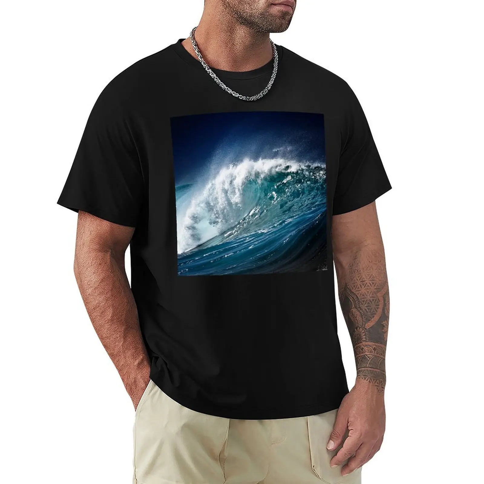 Winter Waves At Pipeline 15 T-Shirt Basic Lightweight Short Sleeve Tee