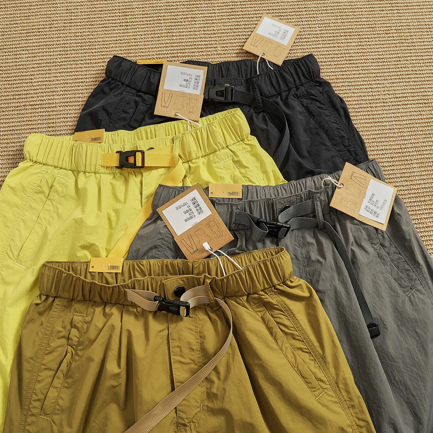 

Новые летние мужские быстросохнущие шорты-карго с сетчатой подкладкой, свободного прямого кроя, универсальные брюки длиной до колена.