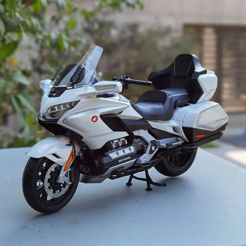 1:11 Honda Gold Wing GL800 2021 alliage moulé sous pression modèle de moto Collection de véhicules son et lumière tout-terrain Autocycle jouets voiture