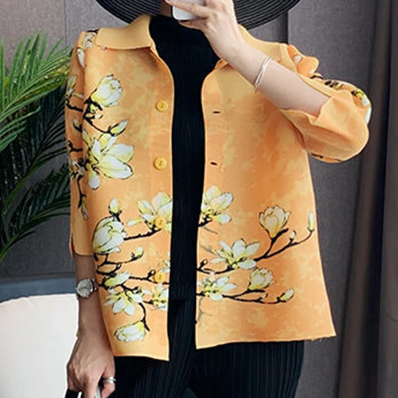 

Spring and Autumn Women's Pleated Short Coat Single breasted Printed Cardigan Loose Large Coat jacket women