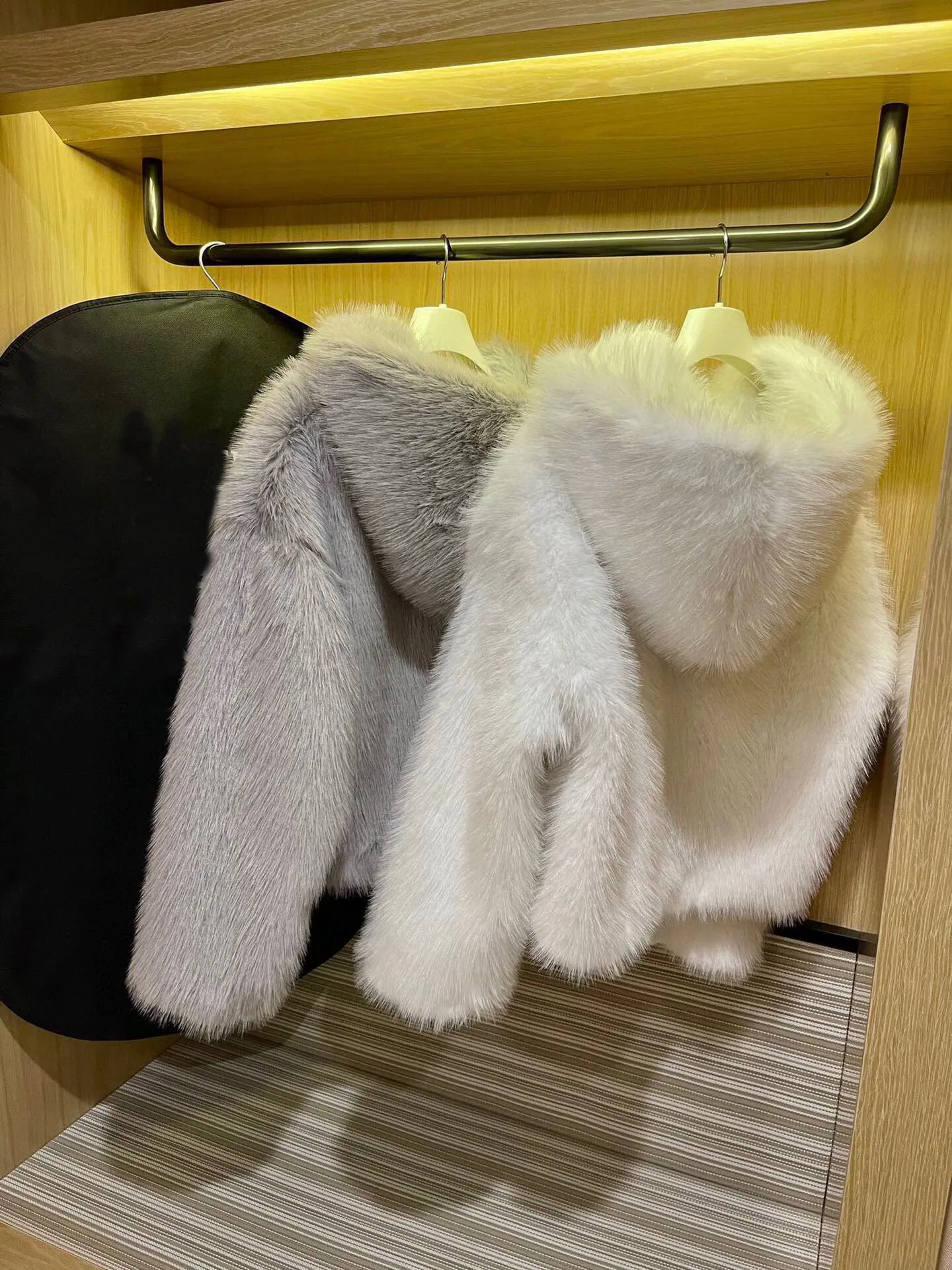 Women's Clothing Simple hooded fur coatAutumn Winter New 10165