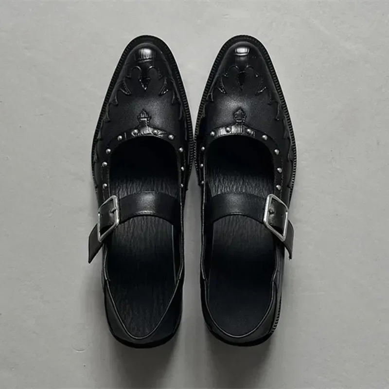 أحذية نسائية جلدية عالية الجودة مثيرة بمقدمة مدببة وإبزيم معدني أحذية ماري جين للنساء أحذية بكعب نسائي أنيق باللون الأسود