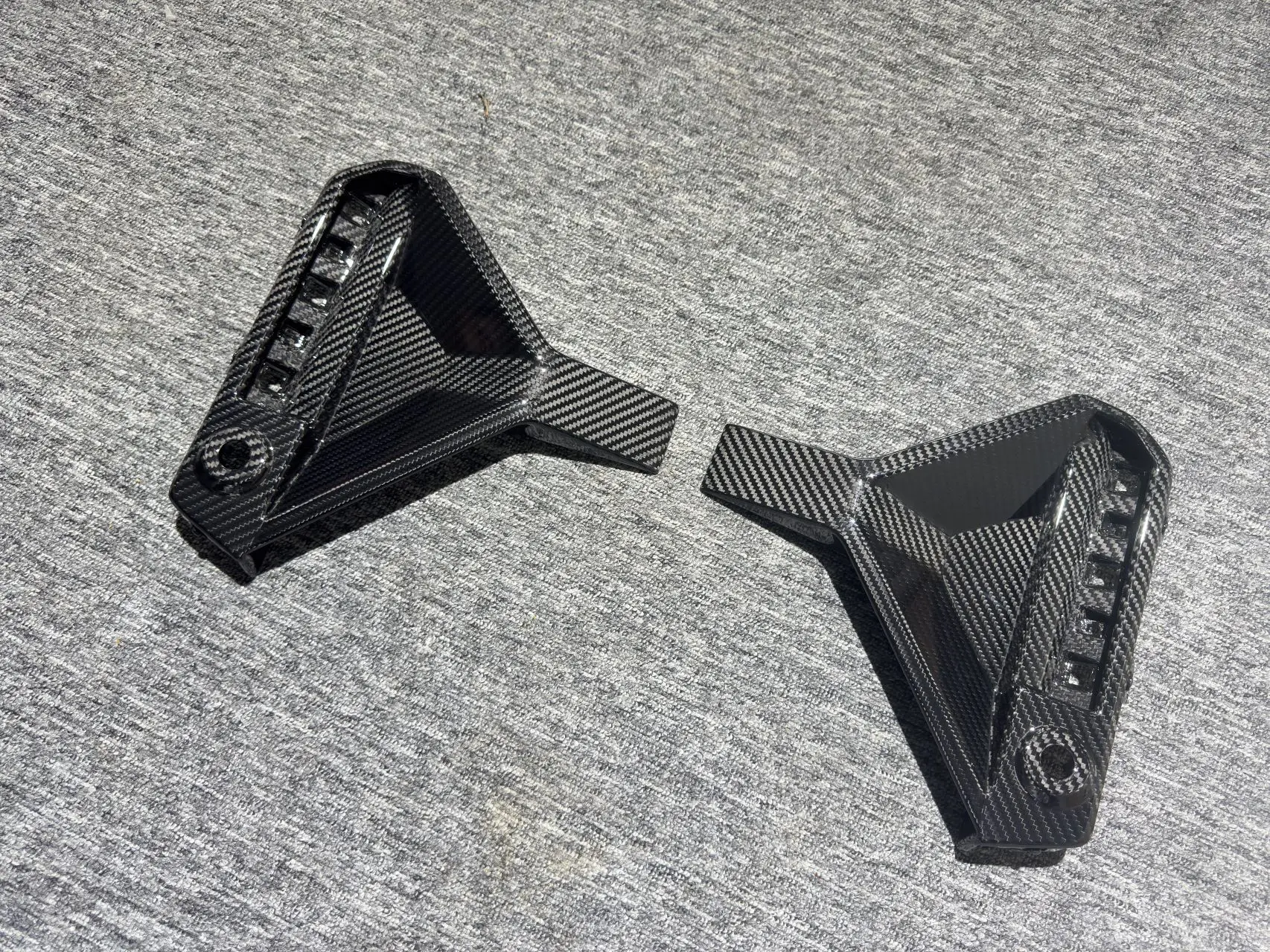 Suitable for 2022 + BMW M2 G87 modification and upgrade S dry carbon fiber rear bar rear wrapping angle trend decoration