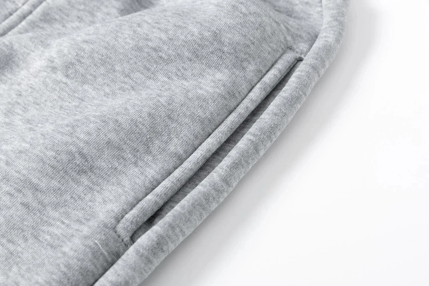 Best-selling men's casual sportswear pants for gym training, jogging and mountain climbing are on sale at a low price of over 1,