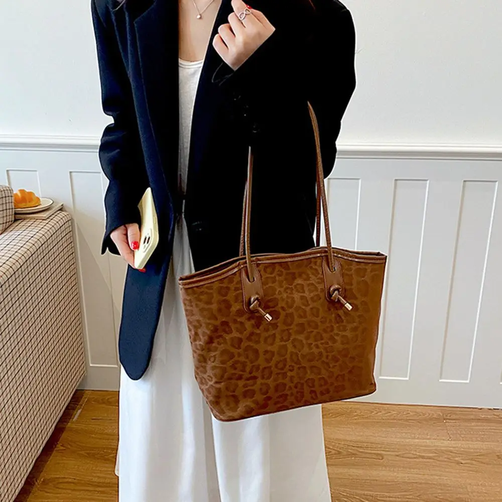 Fashion Nylon Shoulder Bag Lightweight Large Capacity Underarm Handbag Wrinkle Texture Multi-purpose Tote Bag