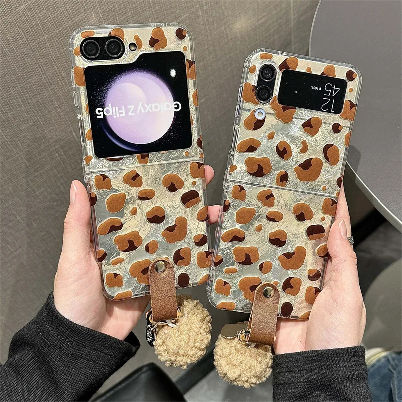 

Plush Ball Leopard Phone Case for Samsung Galaxy Z Flip 6 5 4 3 Protective Back Cover for ZFlip4 ZFlip5 ZFlip6 Case