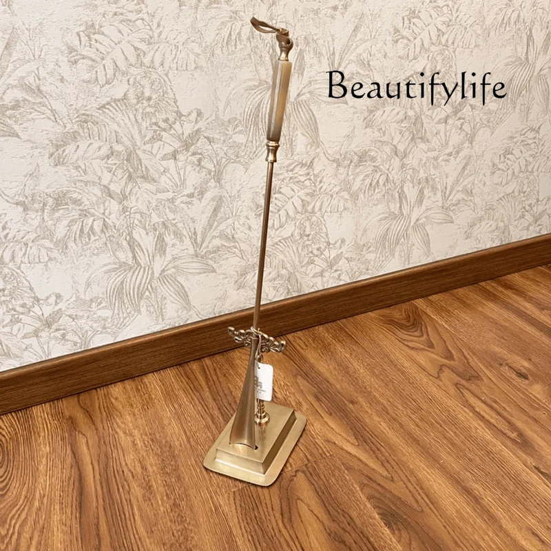 

Brass beef bone long handle household creative shoehorn imported from India light luxury shoe carrying device retro entrance