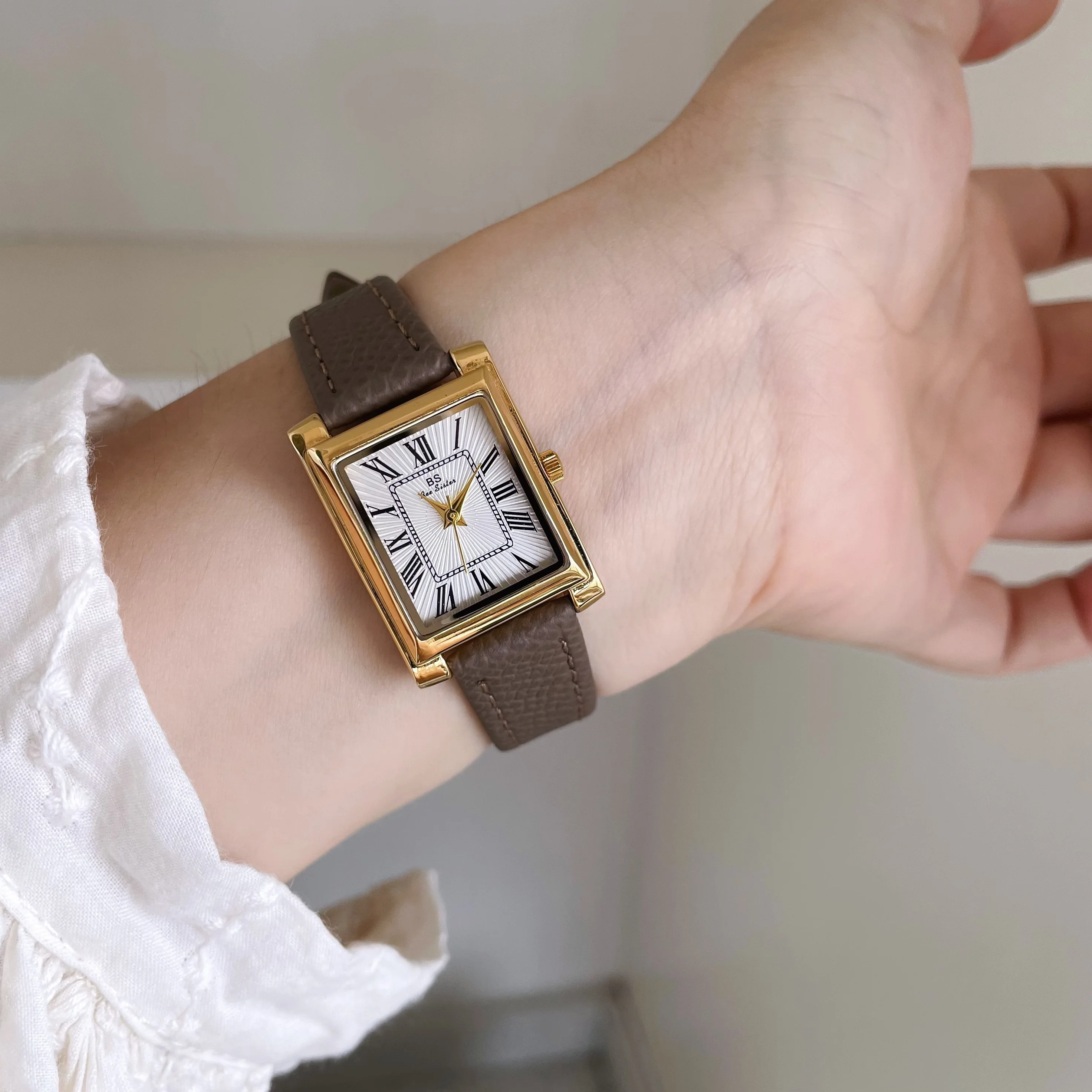 Relojes clásicos retro para mujer con una simple correa de cuero genuino, esfera cuadrada, movimiento de cuarzo, adecuados para el vestido del lugar de trabajo.