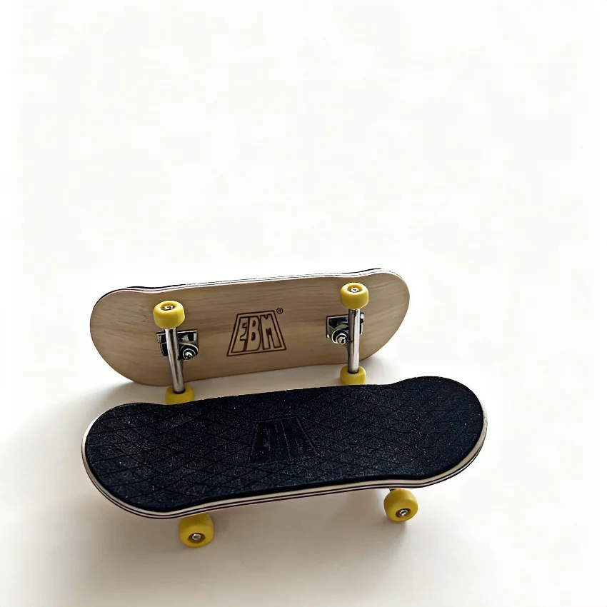 Kit completo professionale per skateboard da dito con strumenti Mini tastiera in legno per scrivania Bambini Adulti Giocattoli fantastici antistress