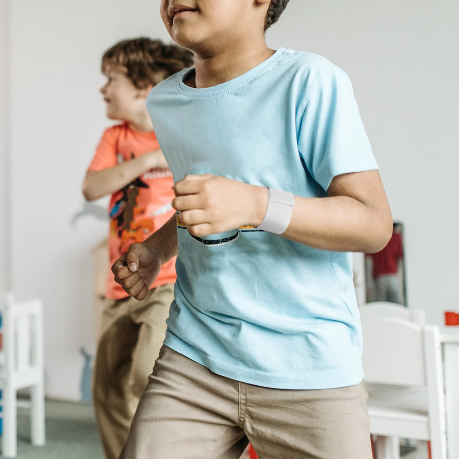 

12Pcs White Blank DIY Slap Bracelets Graffiti Wristbands Lightweight Party Favors for Festivals Carnivals DIY Blank Slap Bands