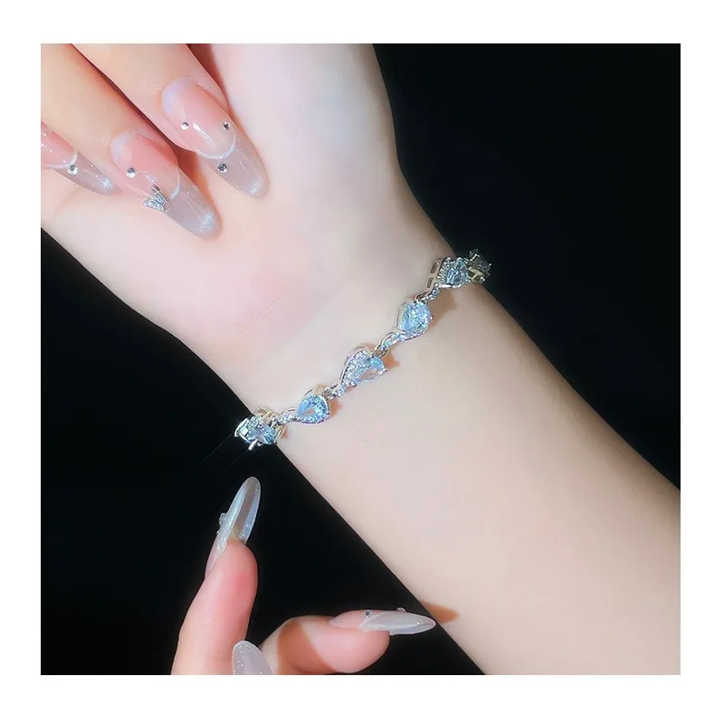 

Love Zircon Bracelet Women's Korean Version of Light Luxury Niche Commuting Heart-shaped Jewelry Temperament New Trendy