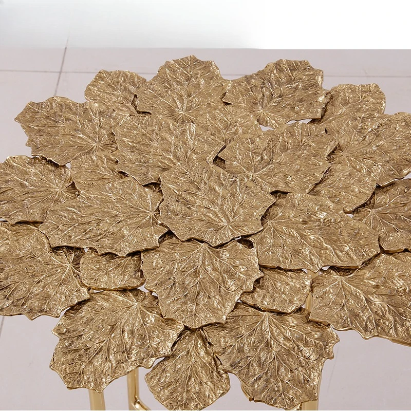 Итальянский светлый роскошный журнальный столик из чистой меди, современная простая гостиная, бытовая круглая латунная комбинация листьев, дизайнерская сторона