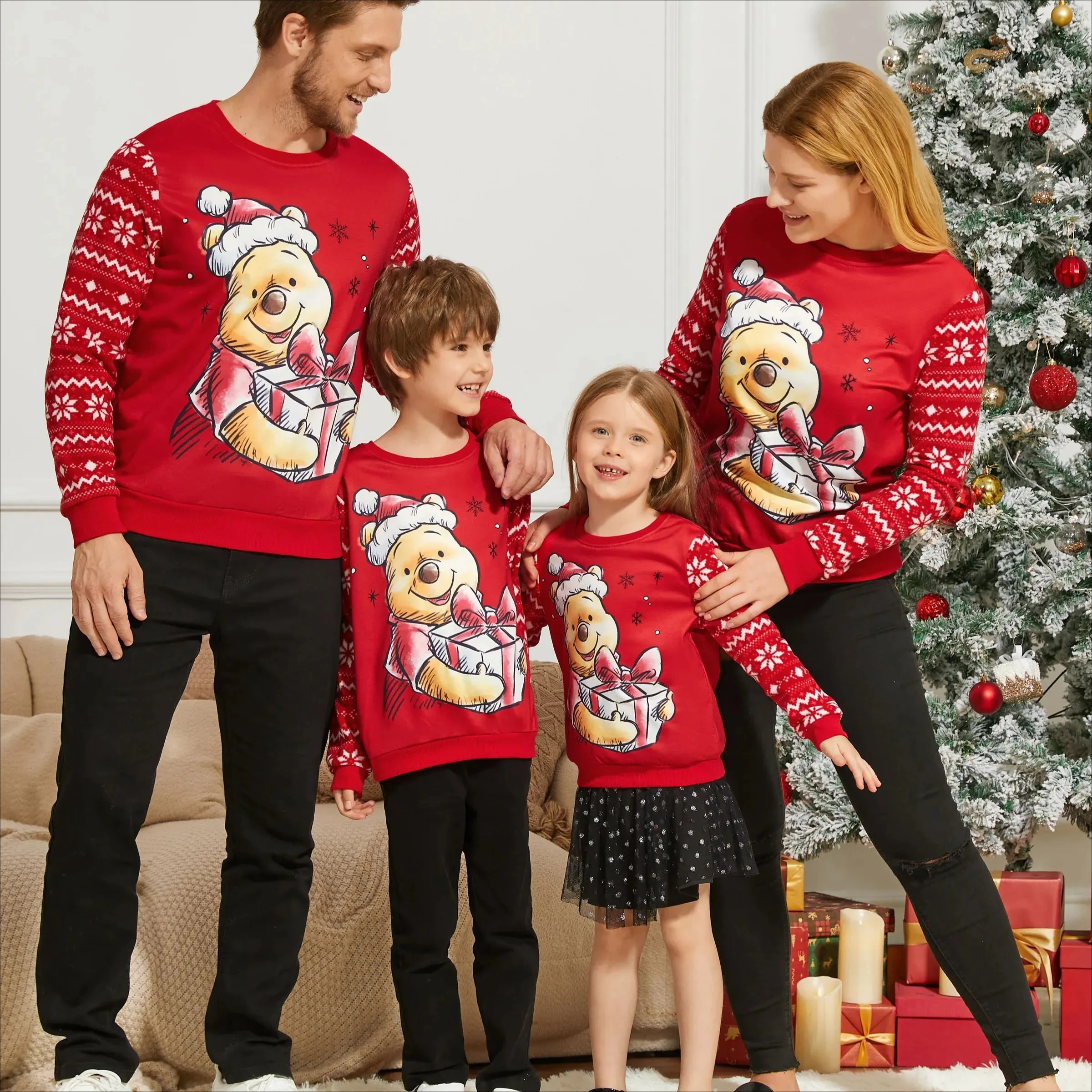 

Одинаковые рождественские комплекты для всей семьи с Винни-Пухом Disney, толстовка с круглым вырезом для мальчиков и девочек, мягкая и удобная свободная посадка, осень-зима