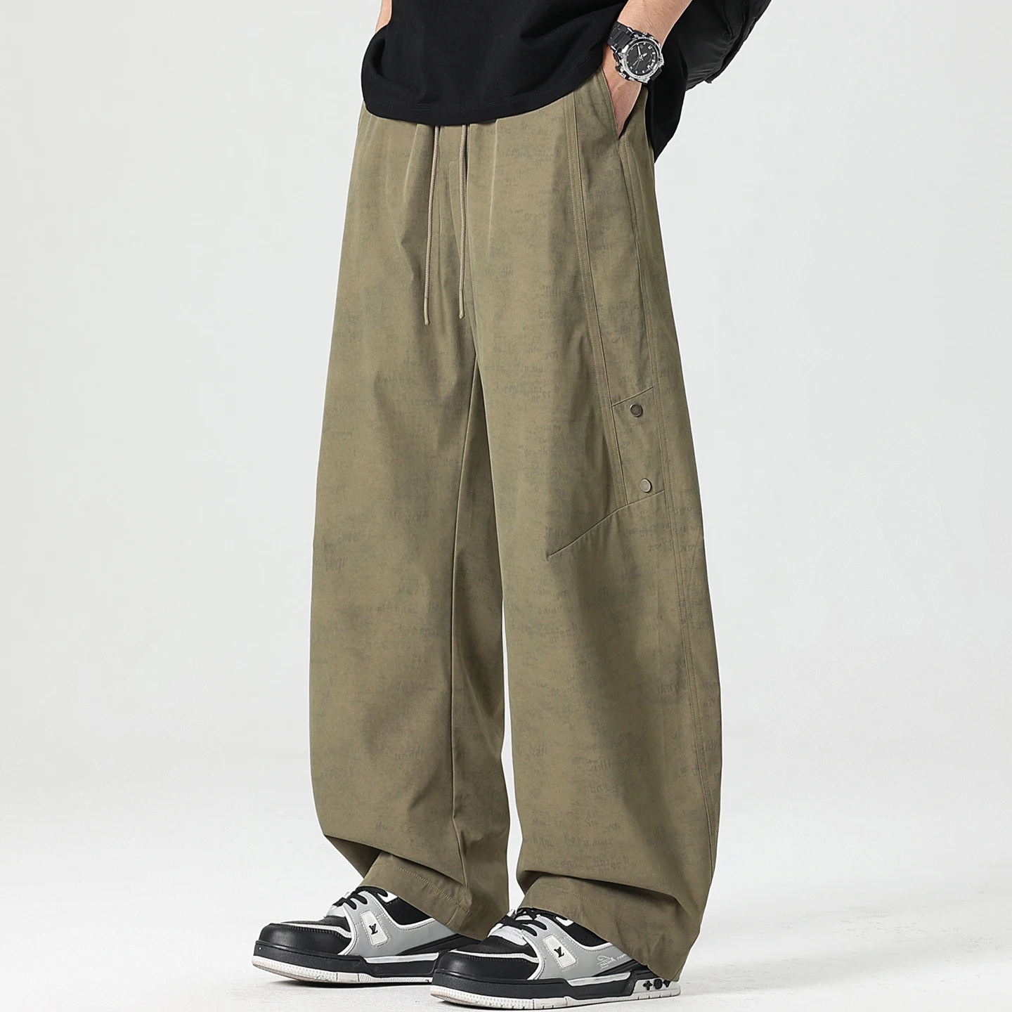 Frühling und Sommer: Hochwertige, neue, gebogene Hose im Messer-Stil mit Print, amerikanischer Streetwear, lockere, weit geschnittene Freizeithose für Herren in Armeegrün und Schwarz