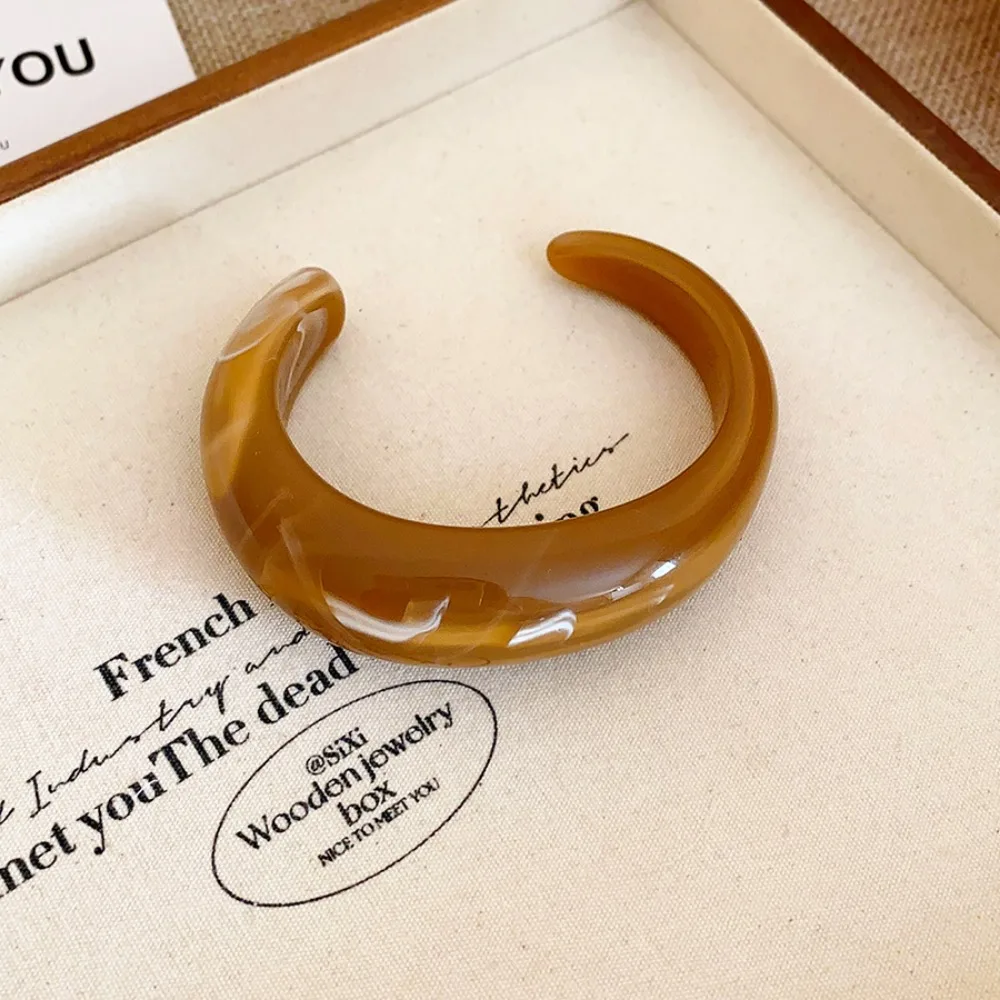 Curved Acrylic Open Bangle Exaggerated Europe America Style Irregular Wide Bracelet Smudging Fashion Retro Hand Ring Decoration