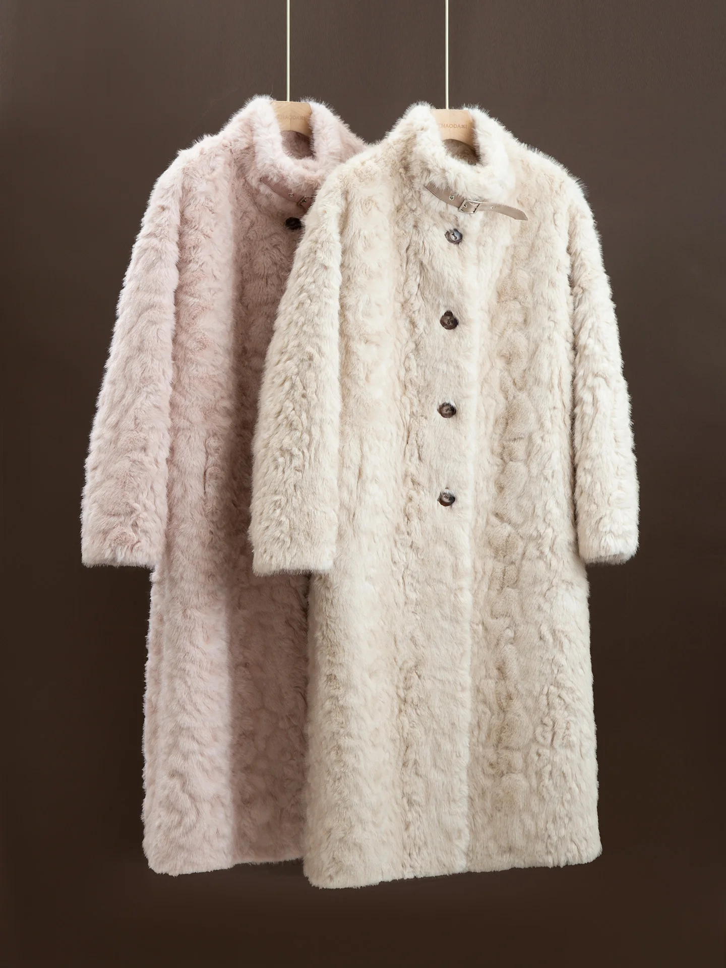 

Экологичное пальто из натурального меха, теплое, ветрозащитное, зимнее, с имитацией текстуры овечьей кожи, длинное, средней длины, женское.