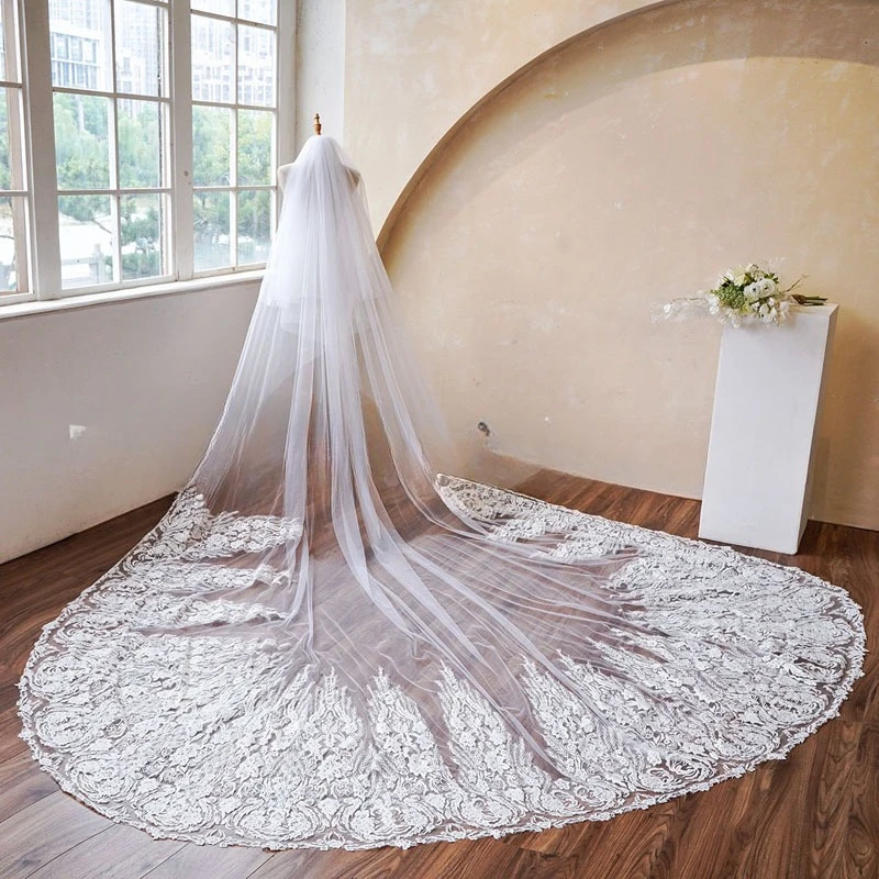 

3.5 * 3 Meters Bridal Wedding Veil Main Wedding Dress Accessories Luxury Super Long Trailing French Court Retro Lace Cover