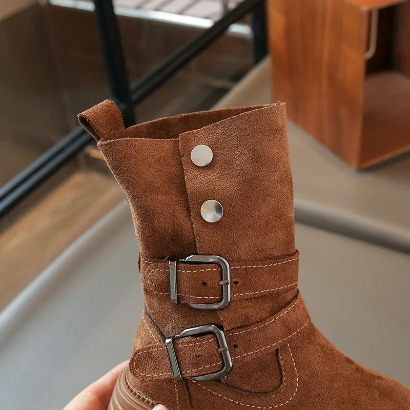 Kleinkind-Mädchen-Stiefeletten mit hochgekrempeltem Schaft, Metallschnalle, Nieten und rutschfester, dicker Sohle für den täglichen Gebrauch im Herbst und für Outdoor-Aktivitäten. – Detail 13