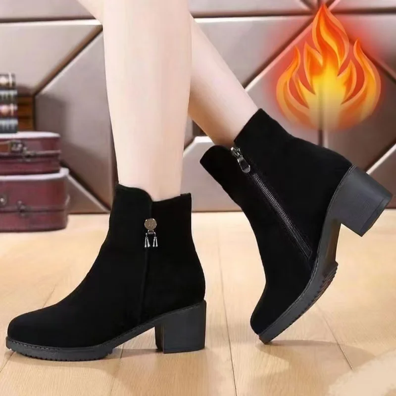 Женские осенне-зимние ботинки в европейском и американском стиле — черные замшевые ботинки на молнии с декором с кисточкой, ботильоны для мамы