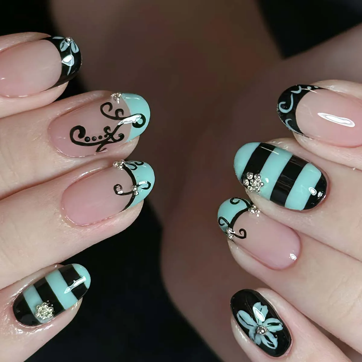 24Pcs Mint Green French Press on Fake Nails Black Retro Vine Stripe Full Cover False Nails Steel Ball Decor Finger Wearable Nail