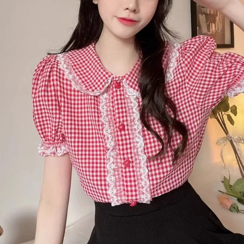 

Minimalist Commuter Summer New Women's Peter Pan Collar Button Spliced Lace Fashion Sweet Loose Short Sleeve Plaid Shirt Blouse