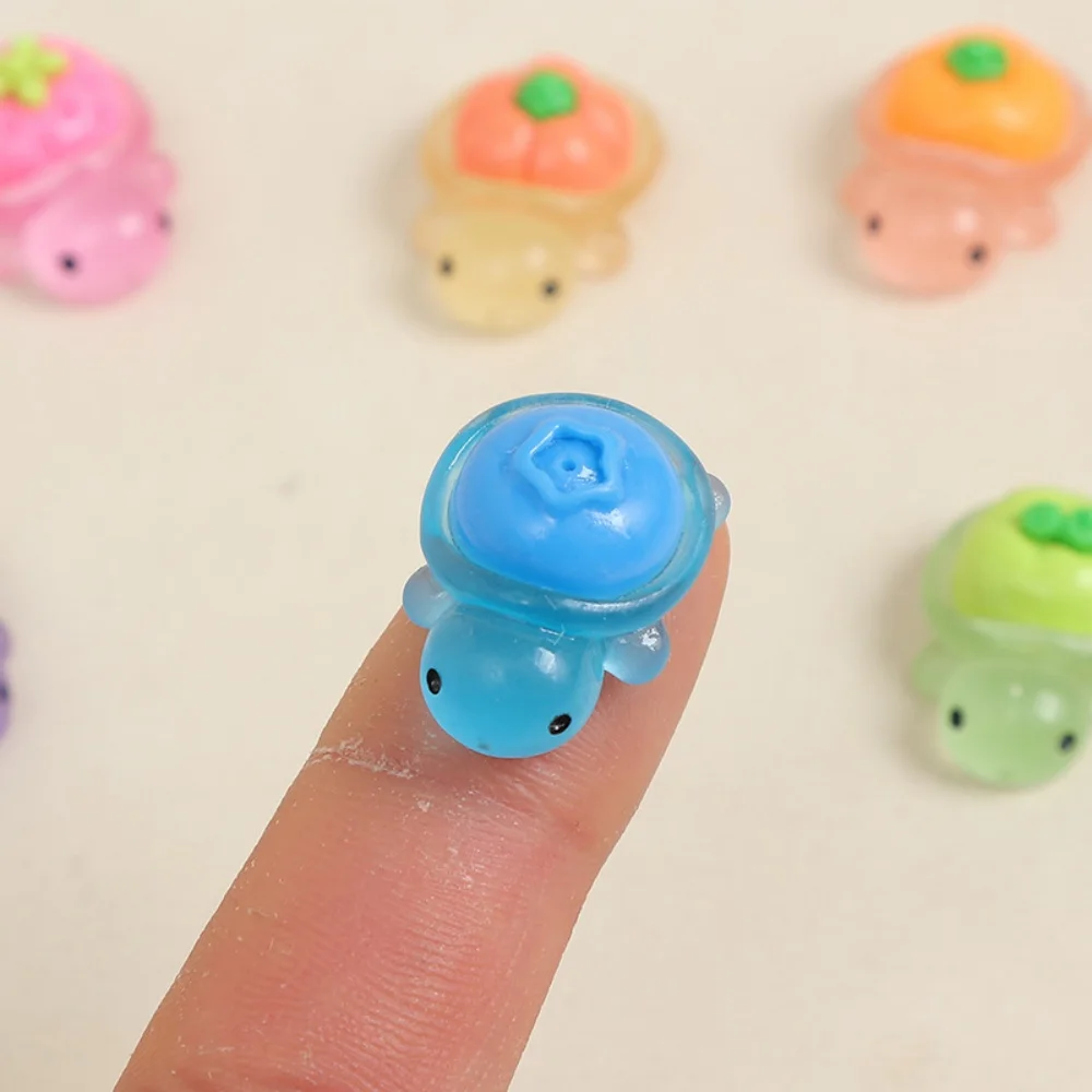 10 Stück Cartoon Leuchtende Fruchtschildkröte 3D Harz Schmuck Bastelarbeiten Traube Kürbis Erdbeere Tier Mini Dekoration – Detail 3