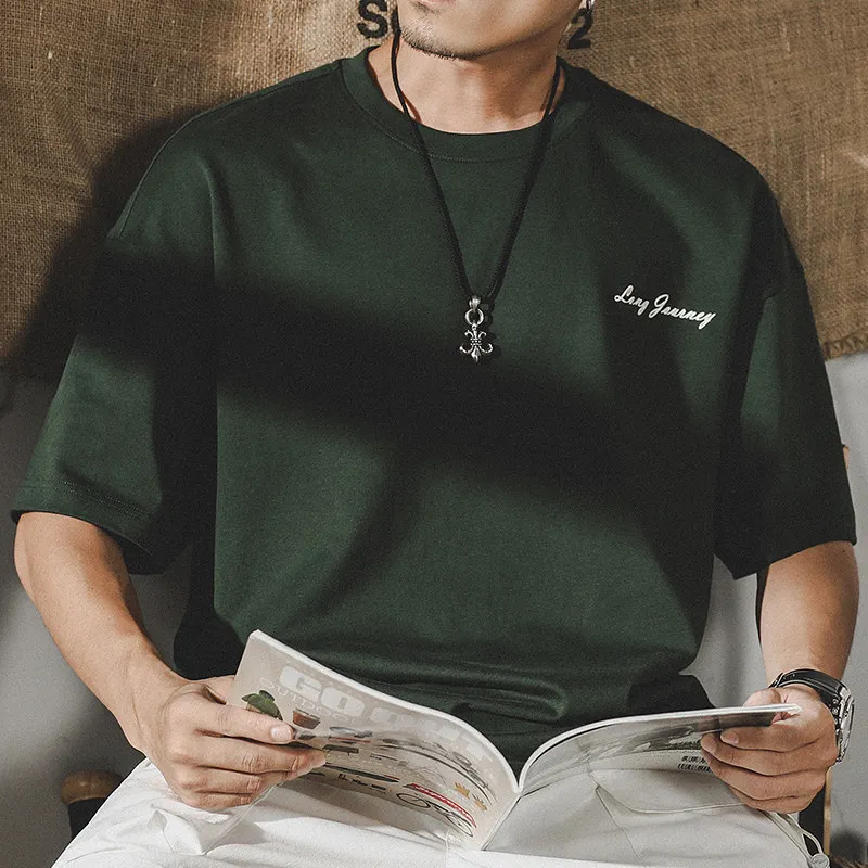 Cloueuse sans fil Makita 18V 6.0Ah lithium DFN350 pour clous de 15-35 mm, légère et compacte, idéale pour le travail du bois et la finition.