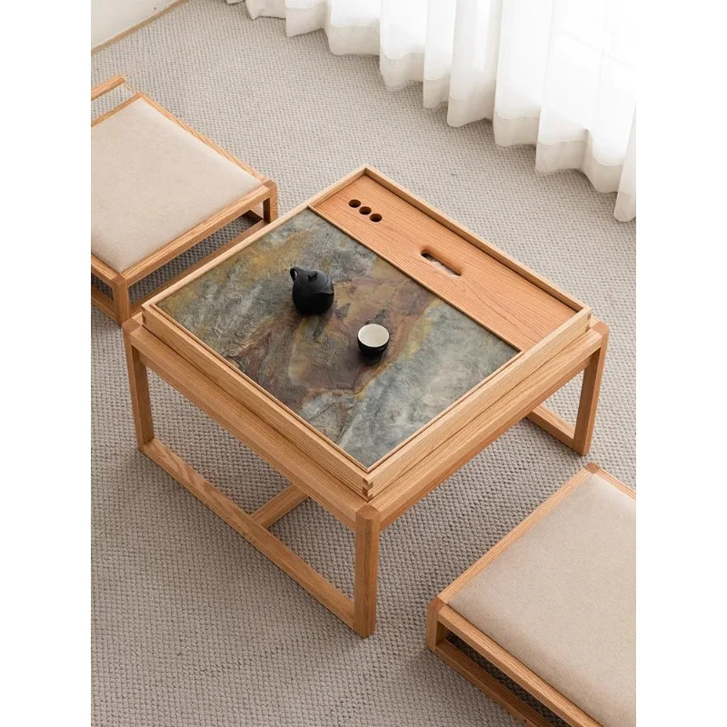 Mesa de té pequeña con balcón de madera maciza.