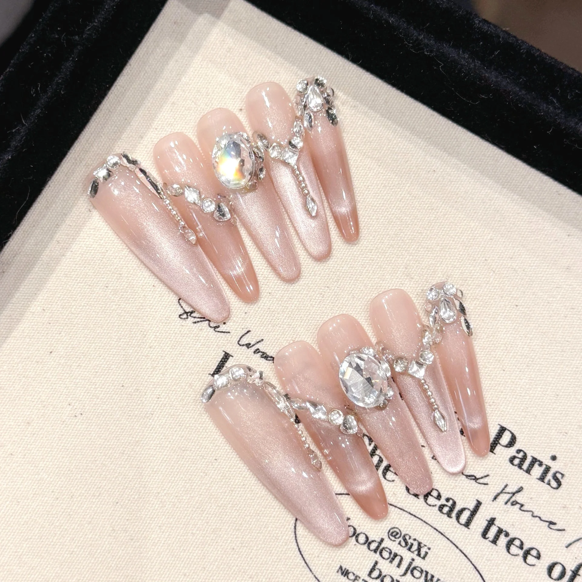 

Pink Daijiaren's High-Quality Fashionable Wearable Fake Nails (576)