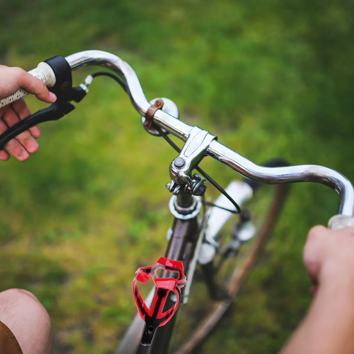 

Универсальный красный держатель для велосипедной бутылки с водой, прочный и легкий, для горных и шоссейных велосипедов, надежная фиксация, устойчивость к царапинам