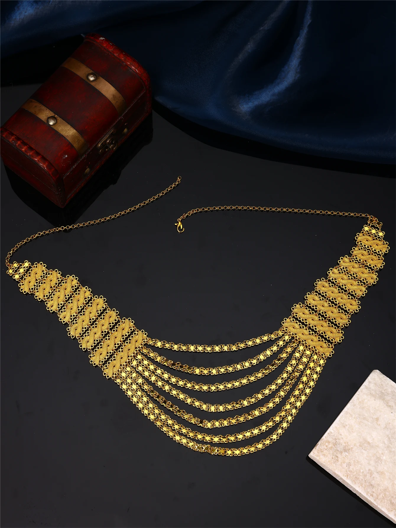 1 Piece of Vintage Court-Style Women's Necklace, Multi-Layered Flowing Design with Adjustable Length, Suitable for Women to Wear at Weddings, Banquets, and Festivals