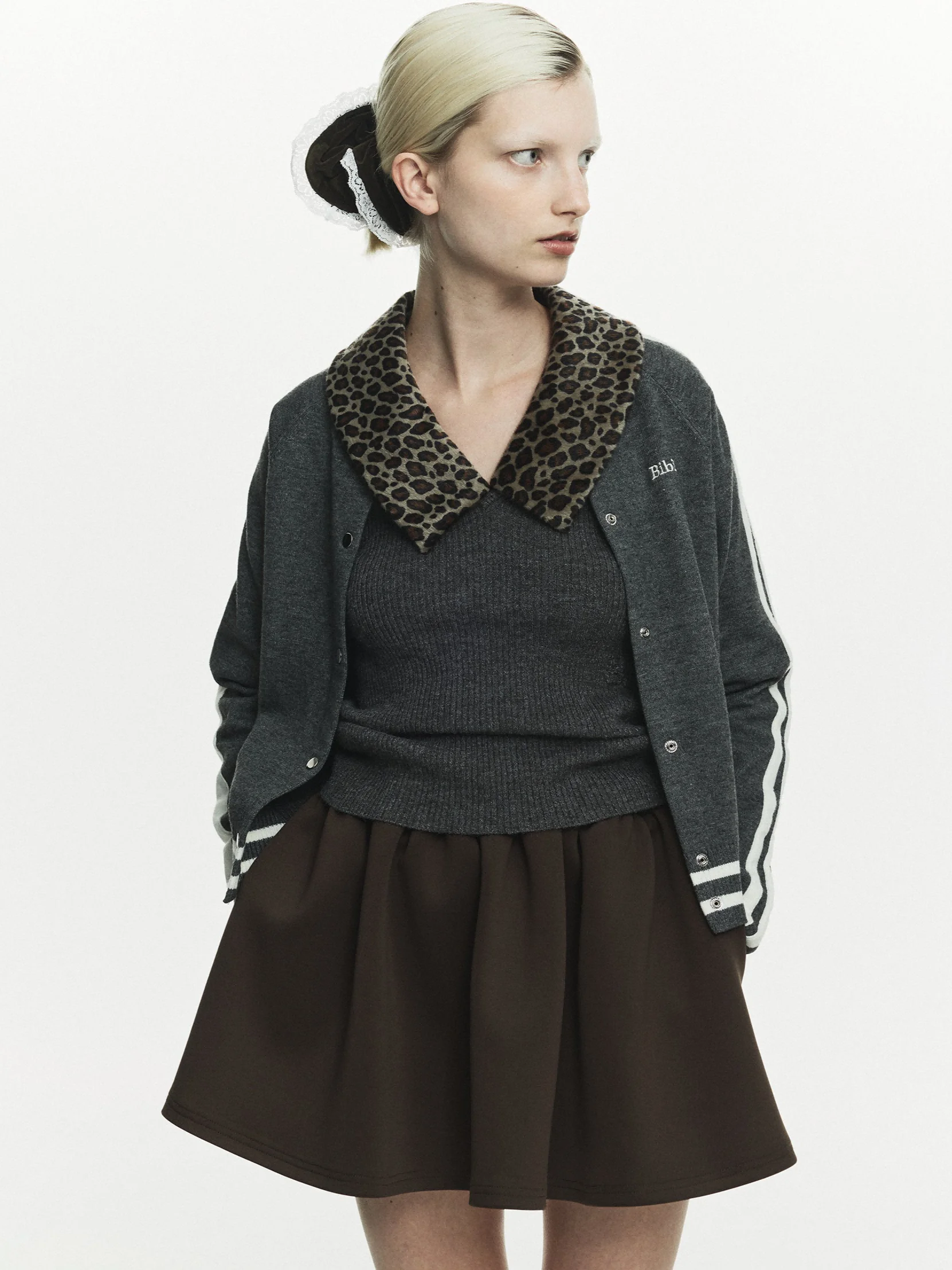 اليابانية الحلو موضة ليوبارد طباعة وهمية طوق سترة بيضاء الخريف جديد 2025 المرأة سليم صالح أنيقة متماسكة البلوز القمم