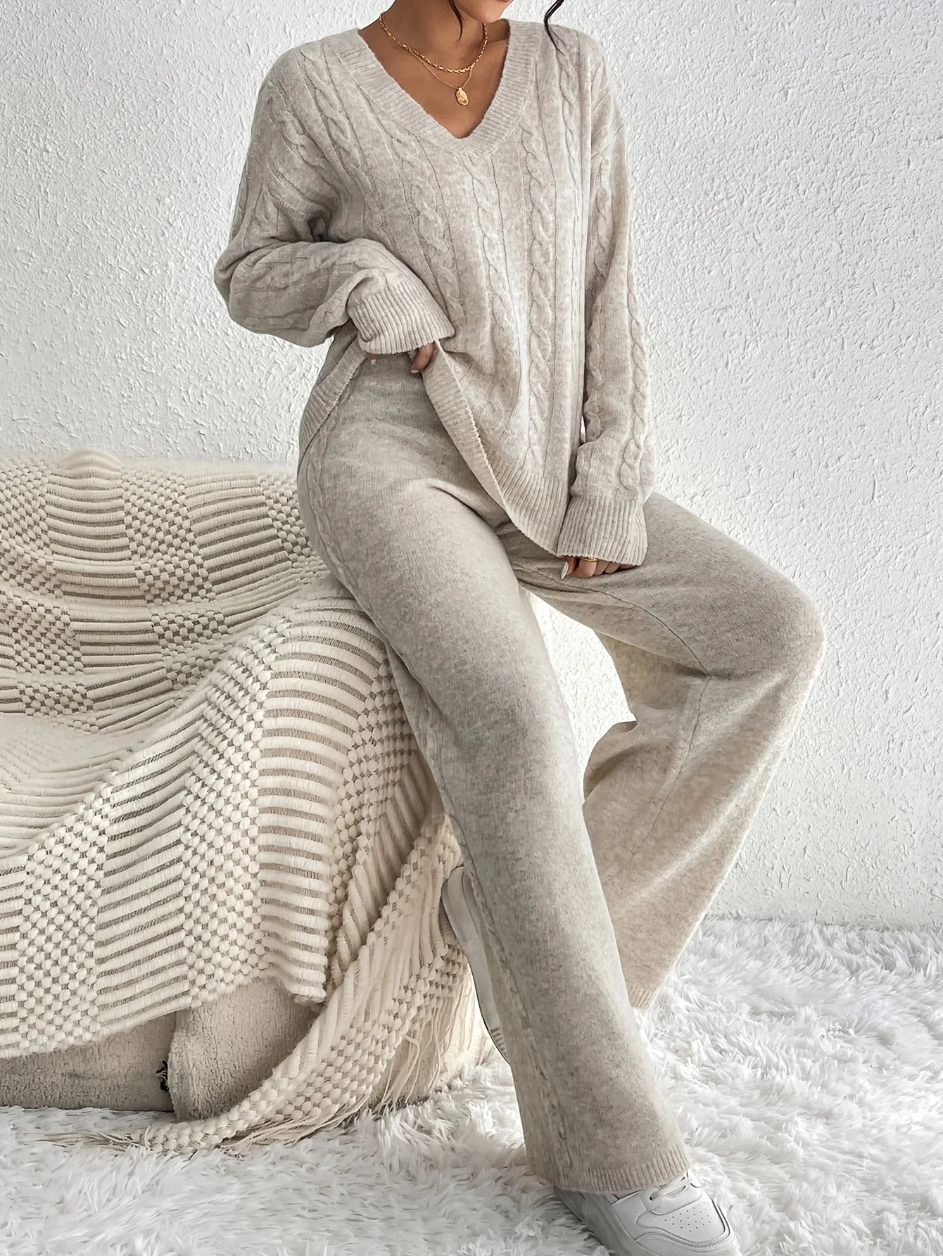 

Plus Size-2pcs Women'S Solid Color V-Neck Long Sleeve Sweater Set, Casual, Medium Stretch, Rib, Fall/Winter Collection.