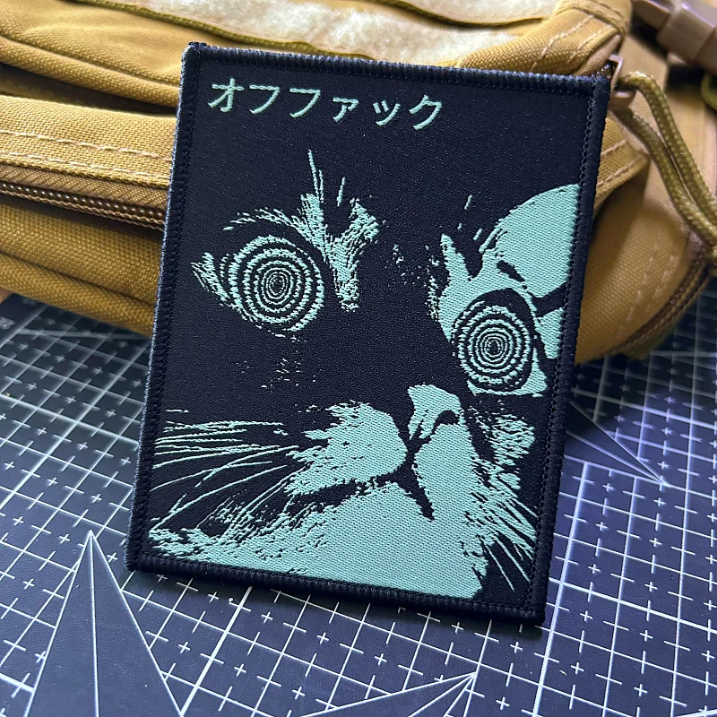 Remendos bordados de gato surpreso, anime japonês, crachá de moral, remendo tático, gancho e laço, mochila militar, adesivo