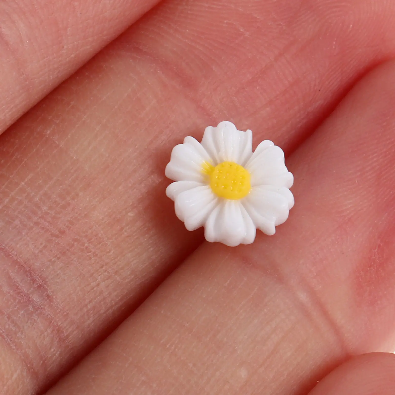 50pcs Mini Resin Daisy Flower Charms for DIY Crafts, Phone Cases, Scrapbooking & Home Decor
