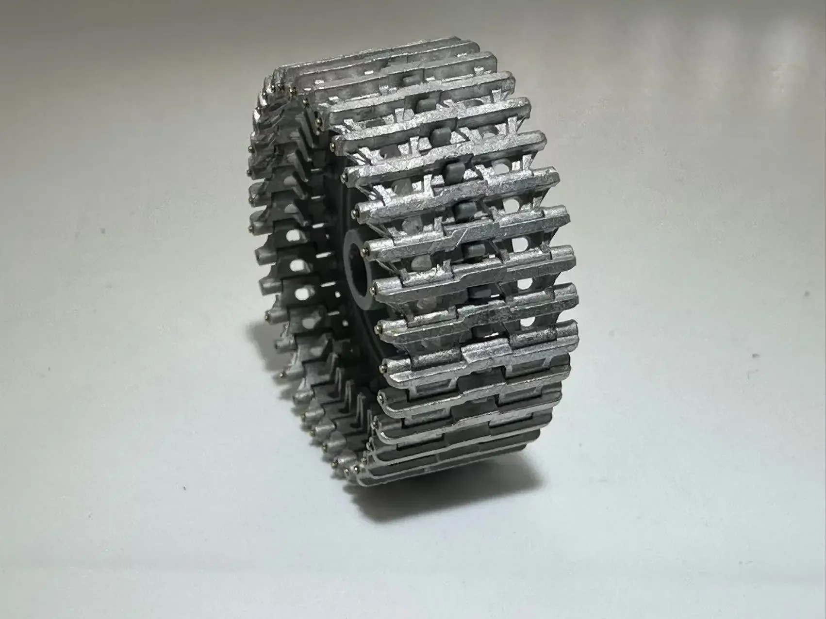 Chuangqi Model 16005 mk. II Personnel Carrier Model Metal Track（ for Gecko 16GM0016）1/16 Accessories