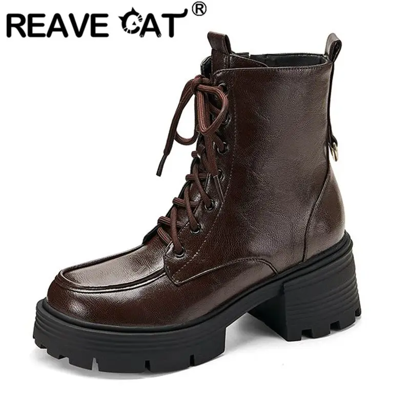 

REAVE CAT Женские зимние меховые сапоги для отдыха с круглым носком и блочным каблуком 6,5 см, платформа, молния, шнуровка, большие размеры 43, металлический декор, ретро Bota