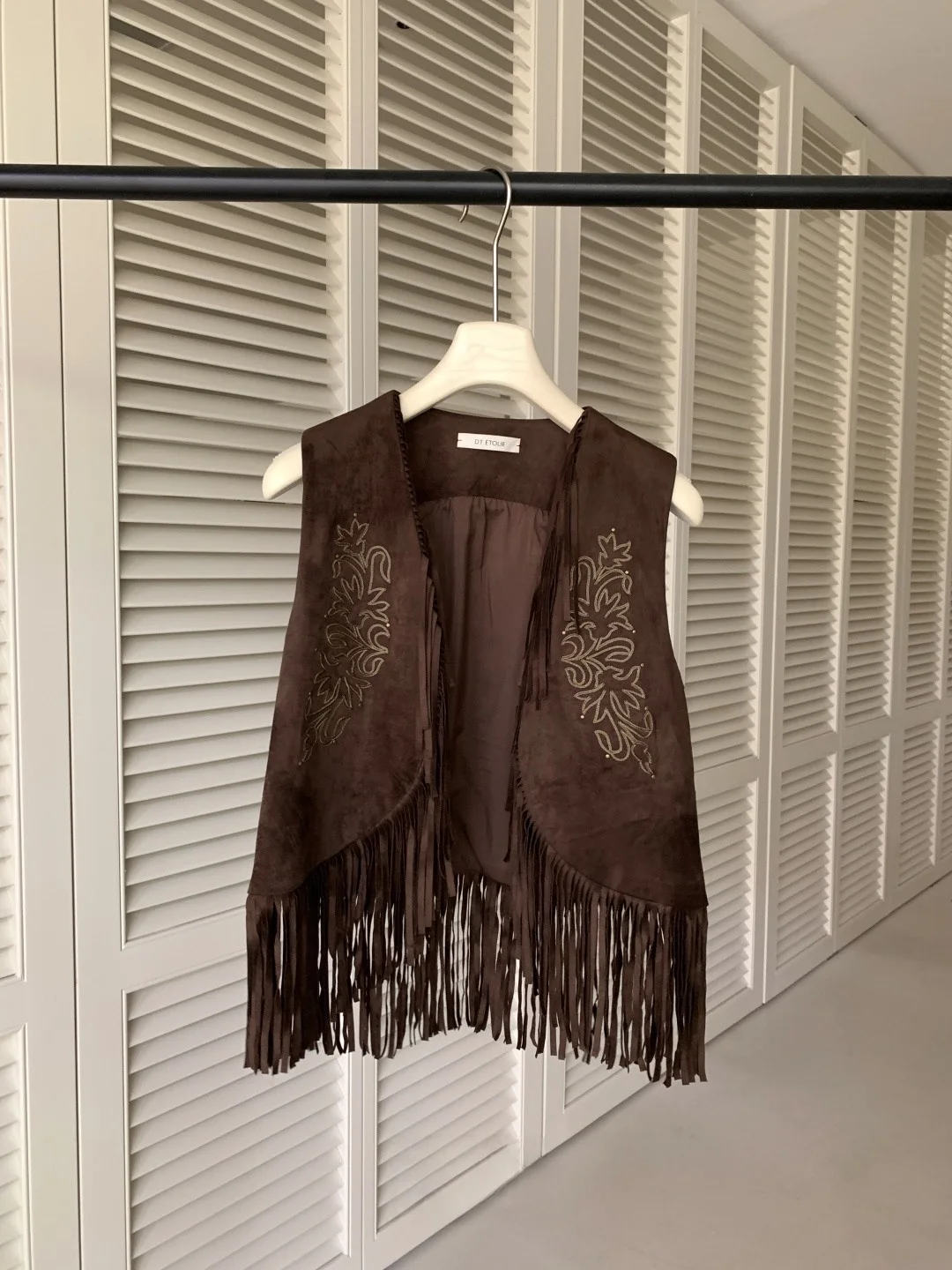 

DTETOLIE Ретро этнический женский замшевый жилет с вышивкой и кисточками, верхняя одежда, осенний модный топ с v-образным вырезом