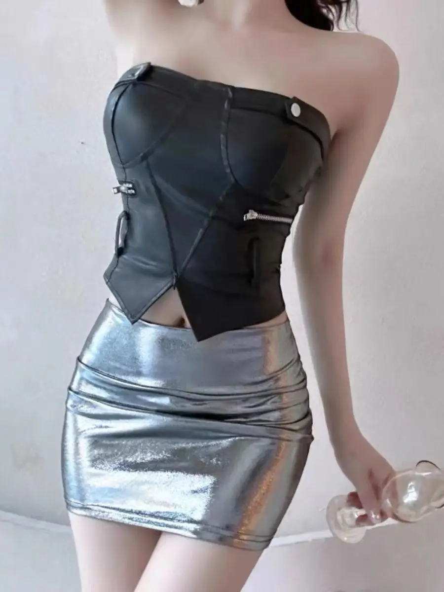 Skirt female silver glossy sexy hot girl 2024 summer new Joker elastic low waist skirt tight hip skirt.