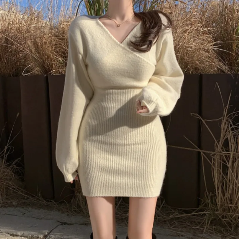 

Knitted Solid V-neck Bell Sleeve Dress Fashion Autumn Winter Slim Bodycon Soft and Elastic Sweater Dress Party Club