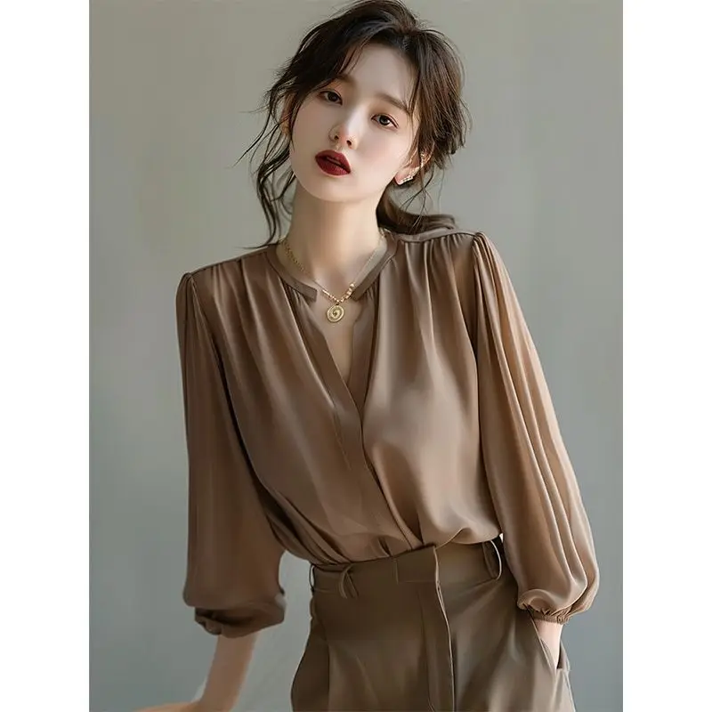 

Fashionable French V-neck Professional Shirt for Women Autumn 2025 New High-end Long-sleeved Commuting Casual Top Pullover